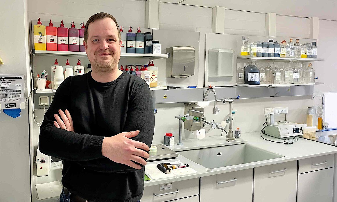 Steffen arbeitet heute als Farbtechniker bei THIMM in Northeim